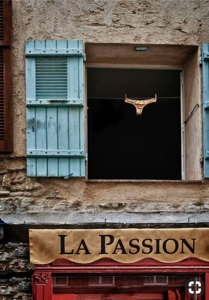 714x1024, 114 Kb / окно, ставни, вывеска, трусы, стринги, сушка, белье, веревка