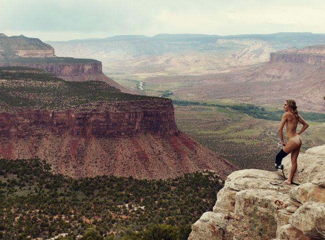 645x477, 69 Kb / горы, небо, женщина, протез