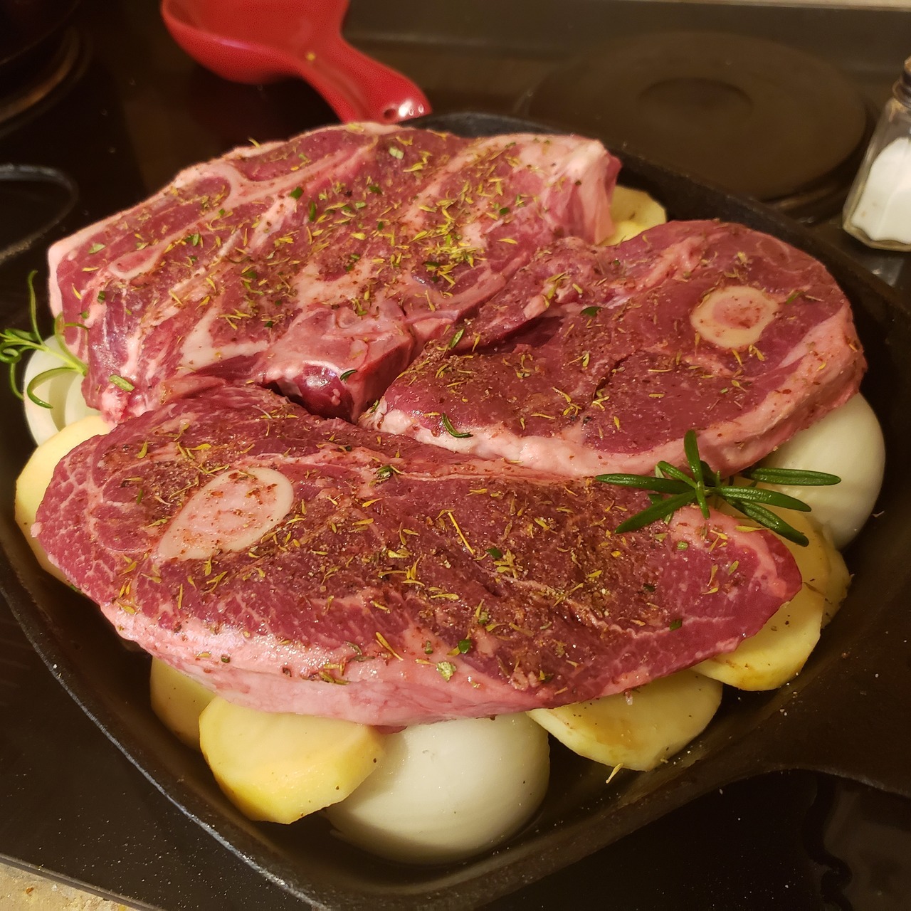 1280x1280, 424 Kb / мясо, картофель, лук, специи, травы