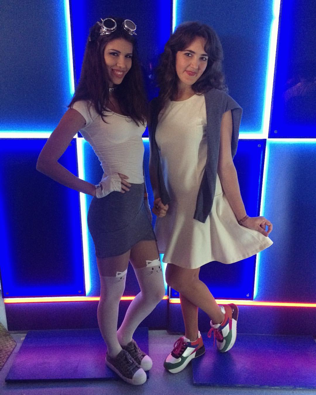 1080x1349, 124 Kb / очки, чулки, кеды, сомбади