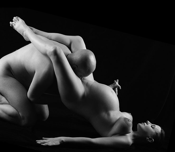 737x638, 56 Kb / мужчина, женщина, беременность, куннилингус, ч/б