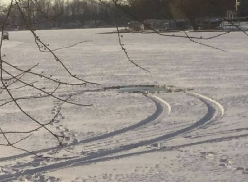 797x586, 113 Kb / снег, следы, лед