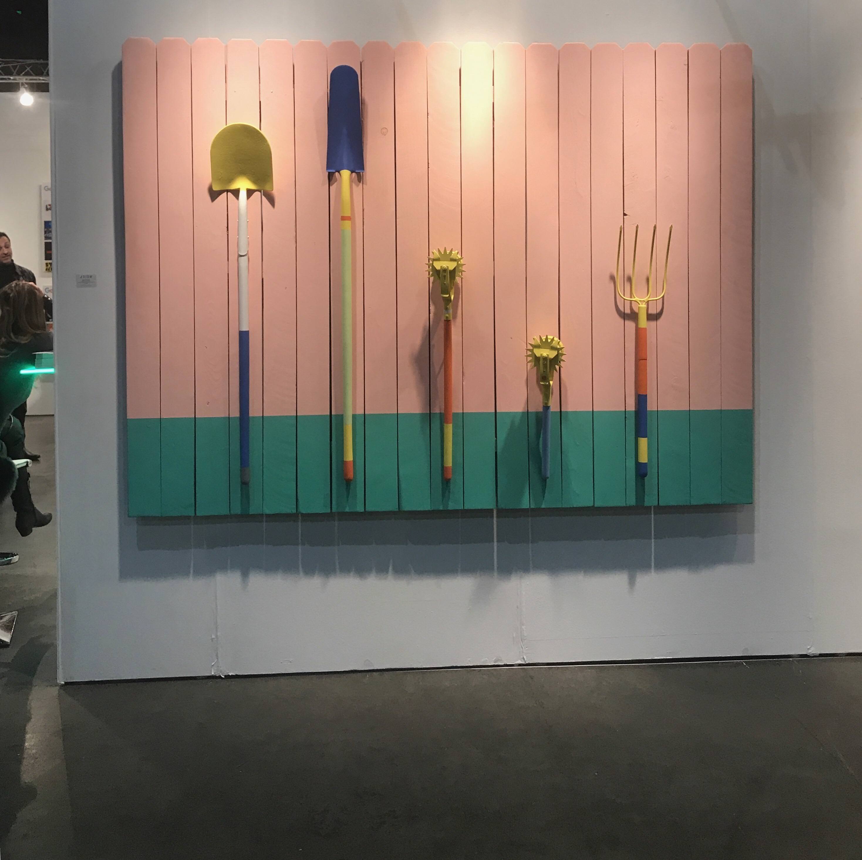 2937x2930, 461 Kb / симпсоны, стенд, лопата, вилы