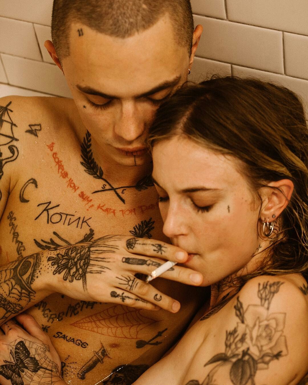 1080x1350, 240 Kb / пара, сигарета, тату, котик