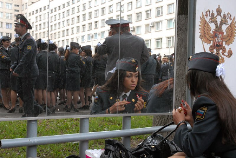 800x536, 91 Kb / милиция, герб, макияж