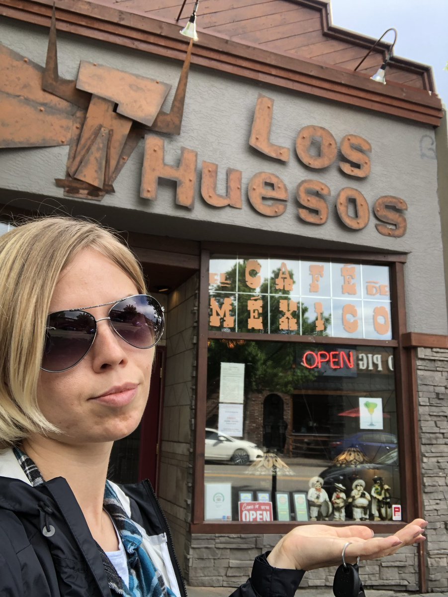 901x1200, 202 Kb / лос хуесос, название, очки, блондинка, фигурки