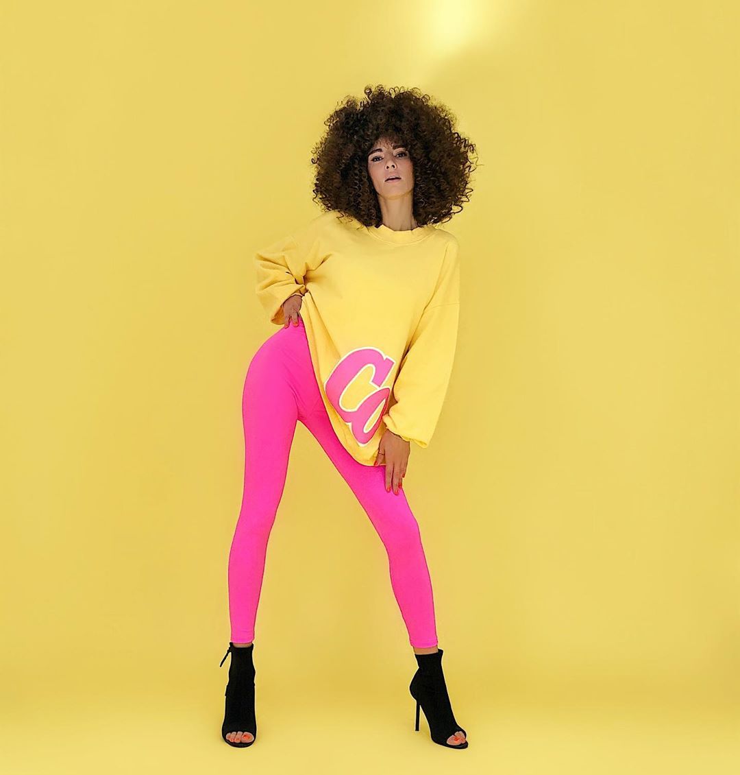 1080x1130, 52 Kb / кудряшка, желтое, лосины