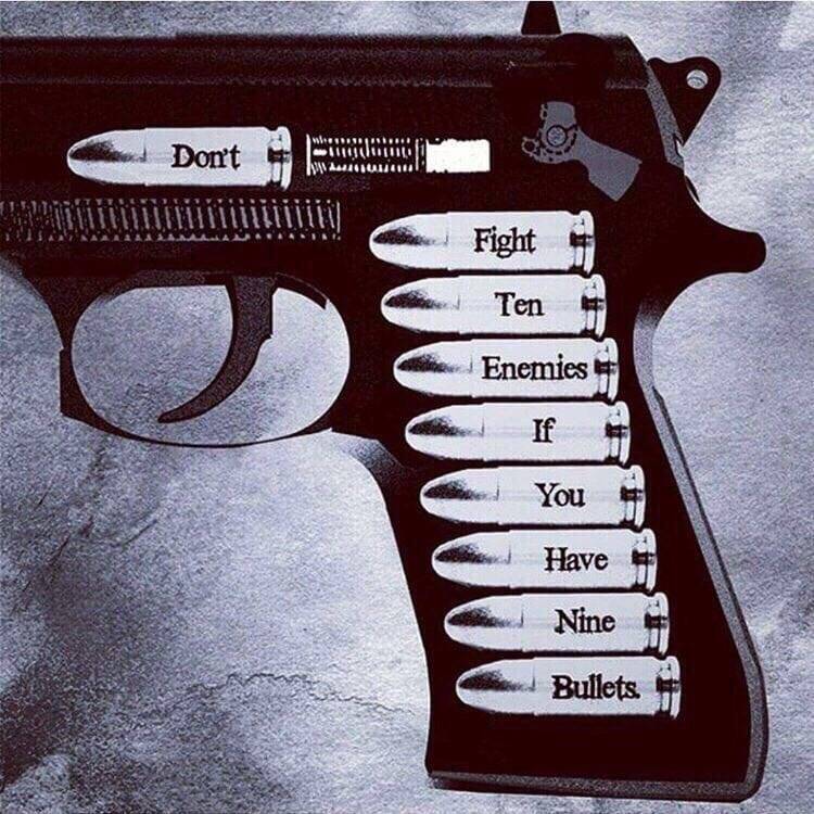 750x750, 106 Kb / пистолет, патроны