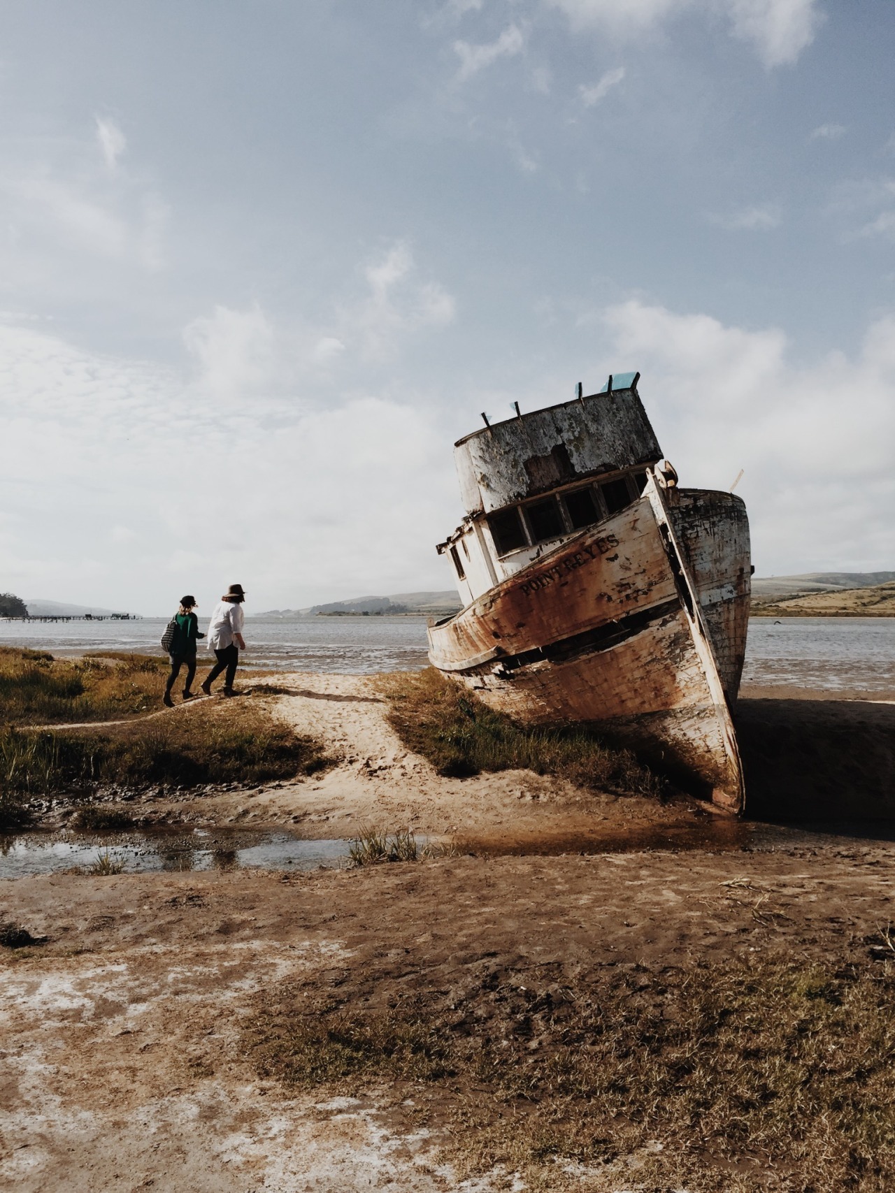 1280x1707, 585 Kb / лодка, берег, песок