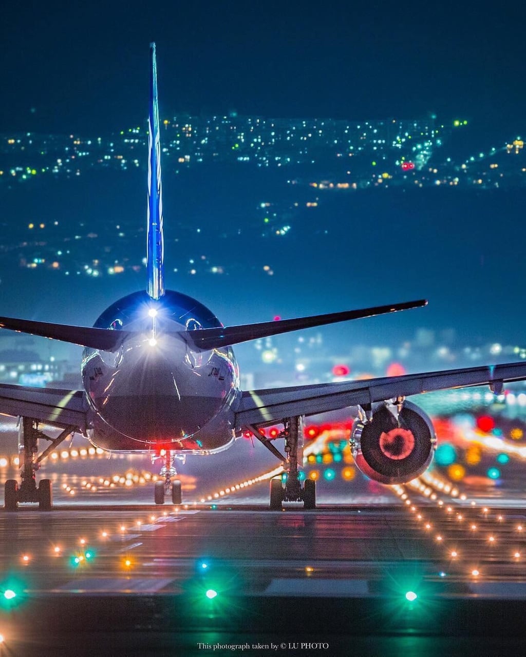 1024x1280, 171 Kb / самолёт, впп, огни, хвост