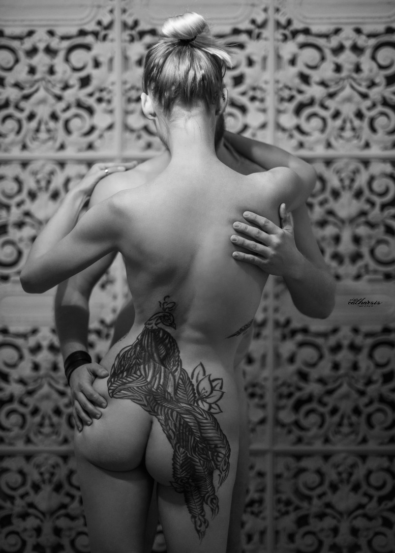 803x1125, 151 Kb / сиськи, голая, она, он, дуэт, тату, кольцо, ч/б