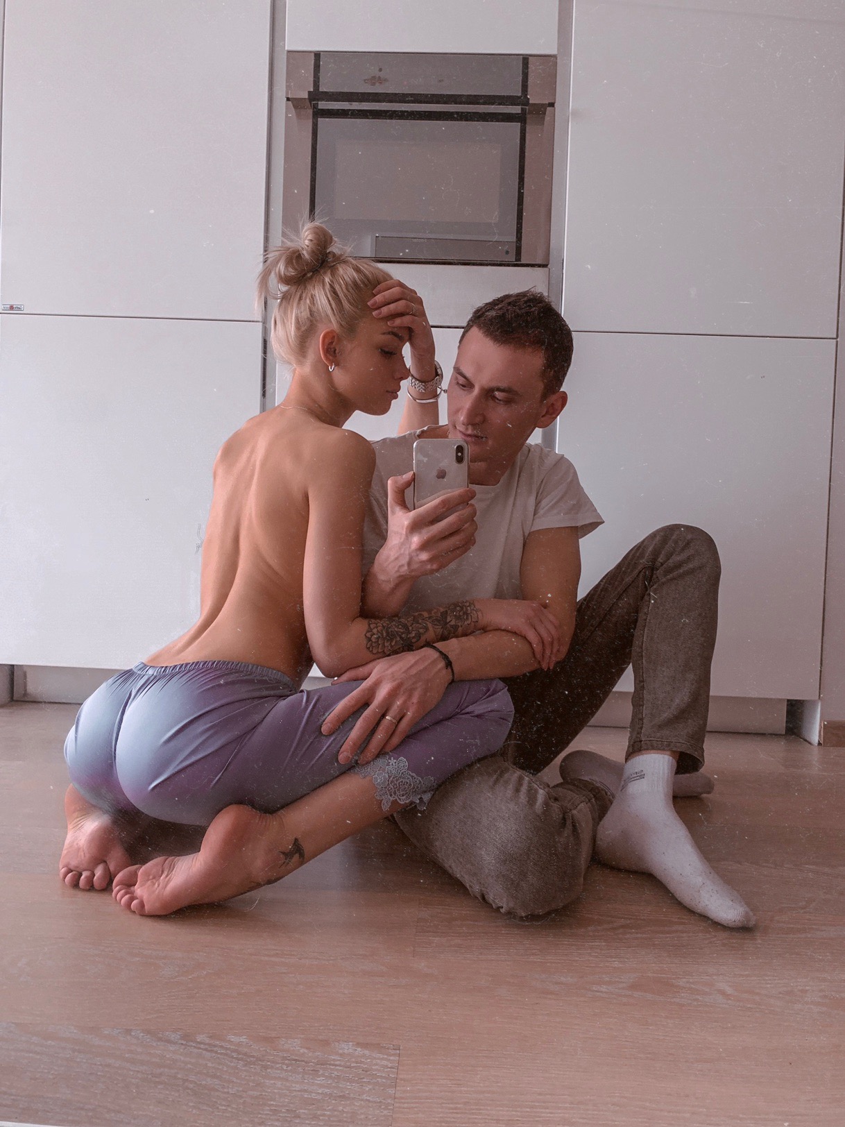 1218x1624, 408 Kb / шурыгина, блондинка, тату, попа, топлесс