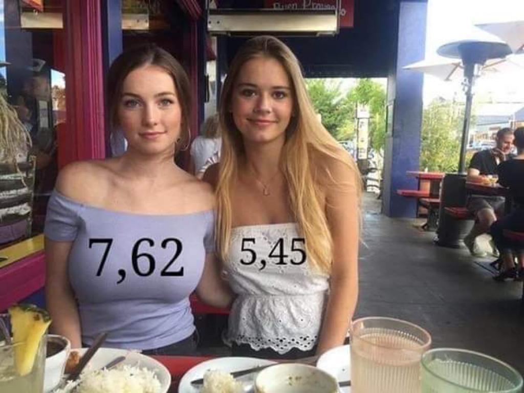 1024x768, 85 Kb / девки, кафе, калибр, двое, улыбка, сиськи, размер, сидят, подруги