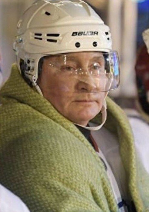 492x700, 49 Kb / бабушка, маска, политота, путин