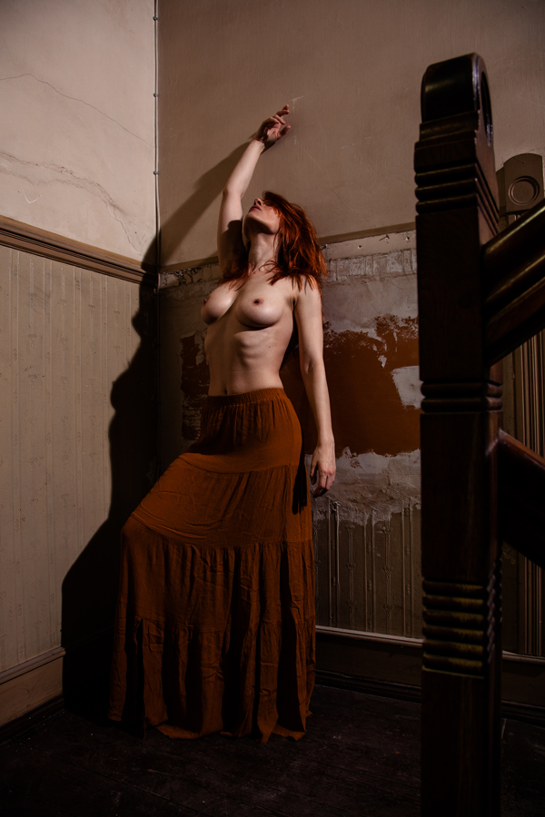 600x900, 313 Kb / рыжая, юбка, стена, перила,  Leopretching, MissSouls