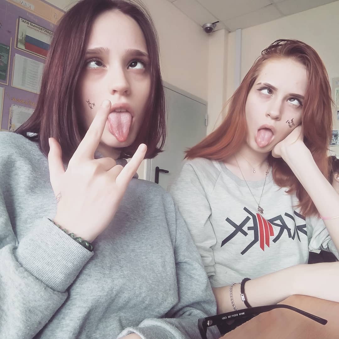 1080x1080, 93 Kb / языки, глаза, двое, очки, кулон, ahegao