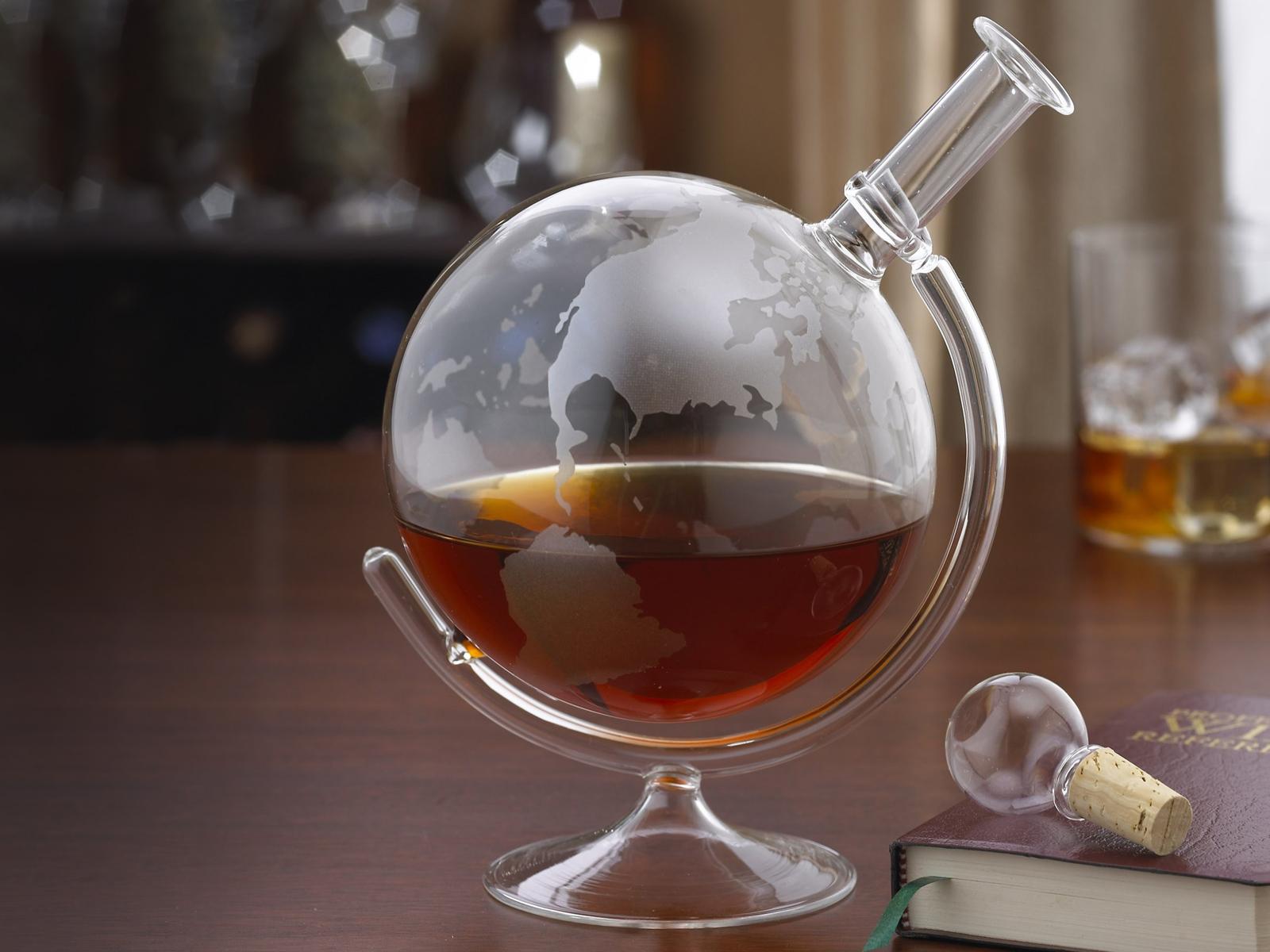 1600x1200, 123 Kb / глобус, декантер, пузырь, бухлишко