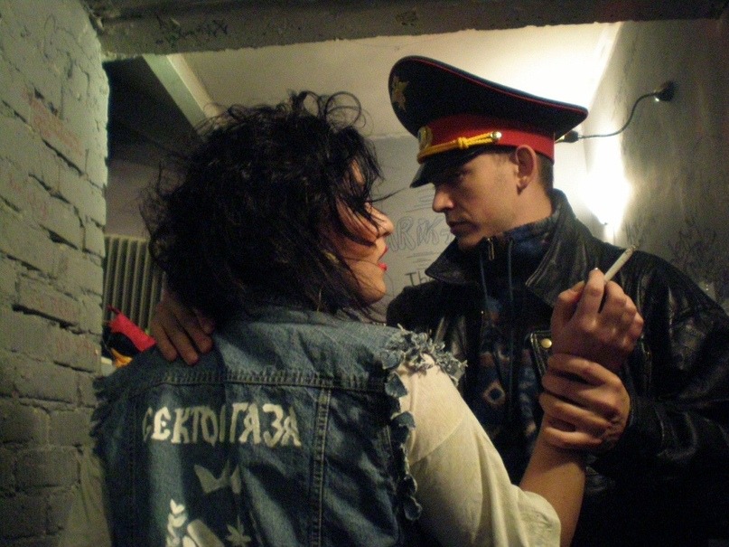 807x605, 153 Kb / сектор, газа, ретро, милиционер, сигарета