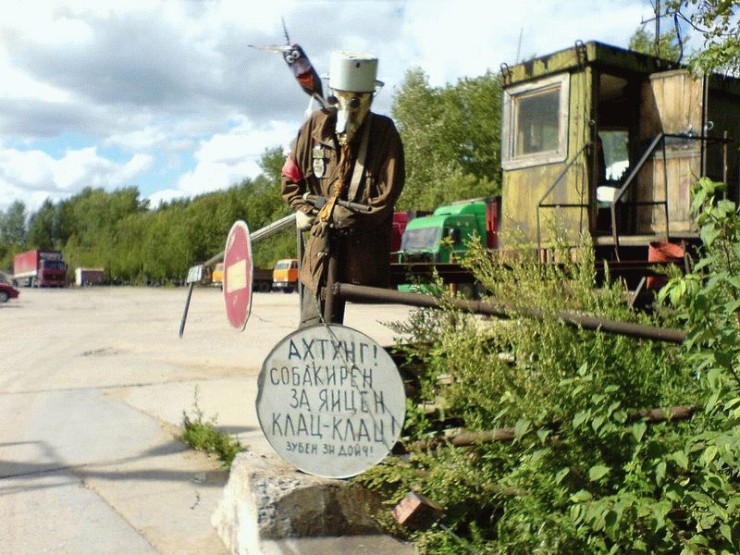 740x555, 125 Kb / пугало, шлагбаум, предупреждение