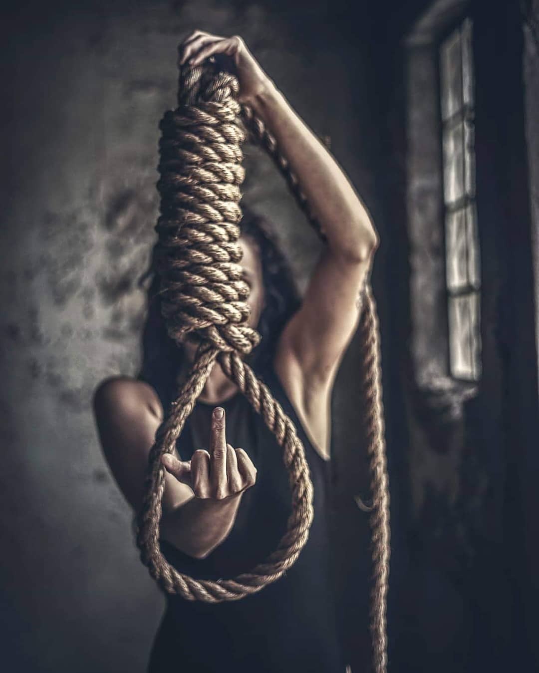 1080x1349, 97 Kb / девка, петля, эшафотный, узел, фак