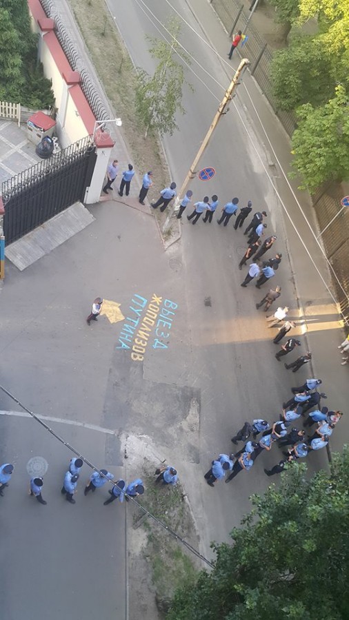 506x900, 119 Kb / путин, менты, жополизы, политота