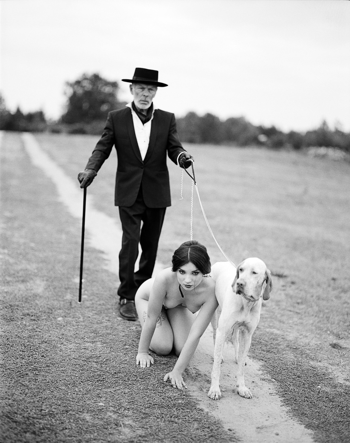 1159x1465, 502 Kb / шляпа, трость, поводок, девка, собака, ч/б