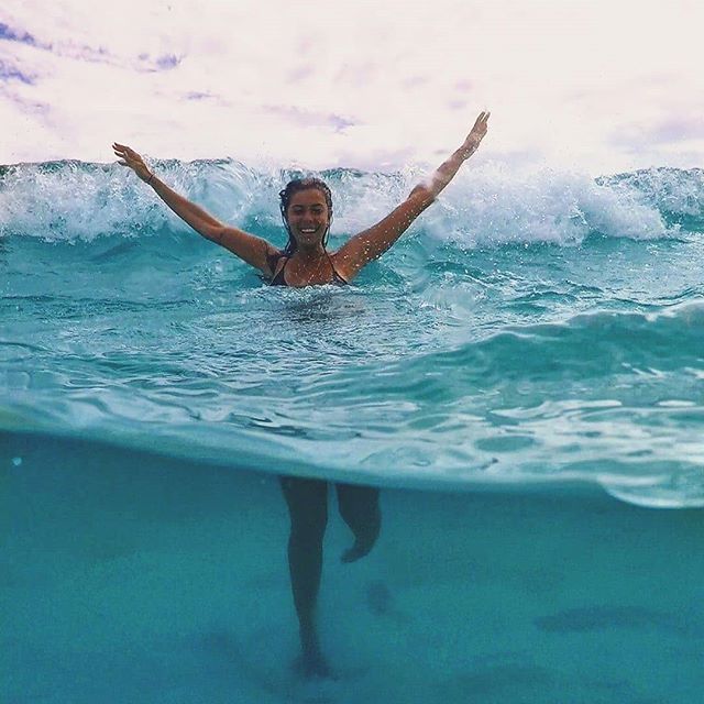 640x640, 64 Kb / волна, море, девушка