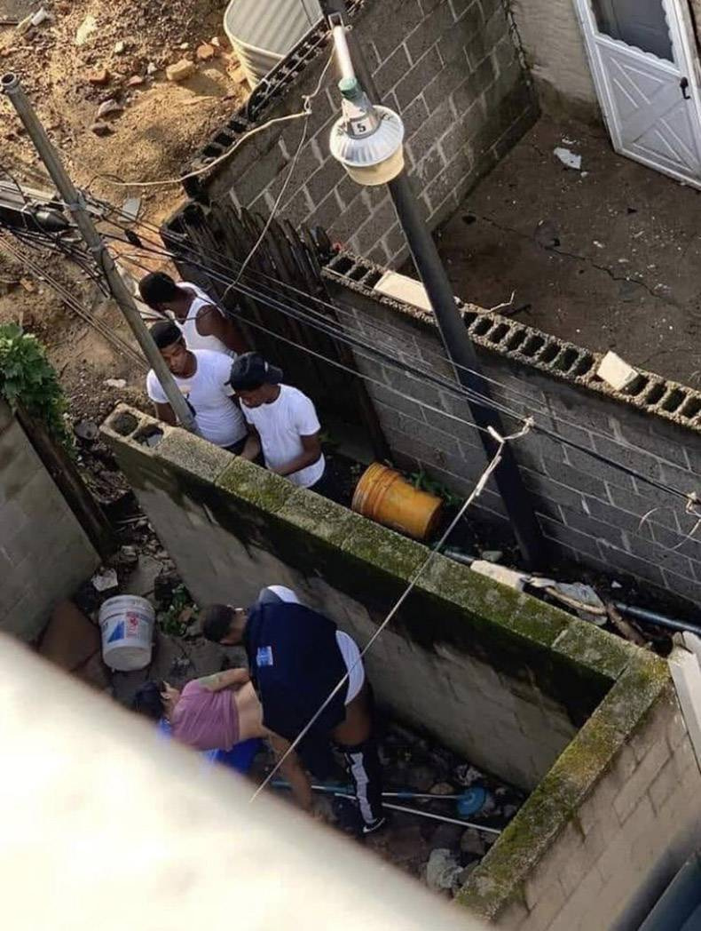 790x1048, 210 Kb / Очередь, секс