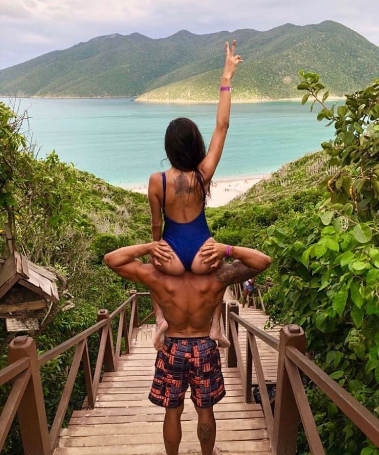 750x901, 149 Kb / брюнетка, плавки, купальник, вода, зелень, пляж, тату