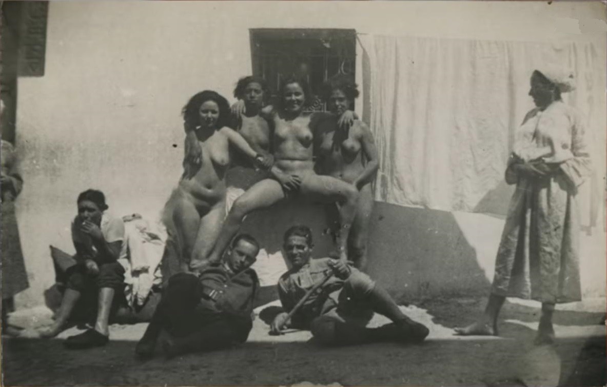 1183x755, 125 Kb / Группа, ч/б