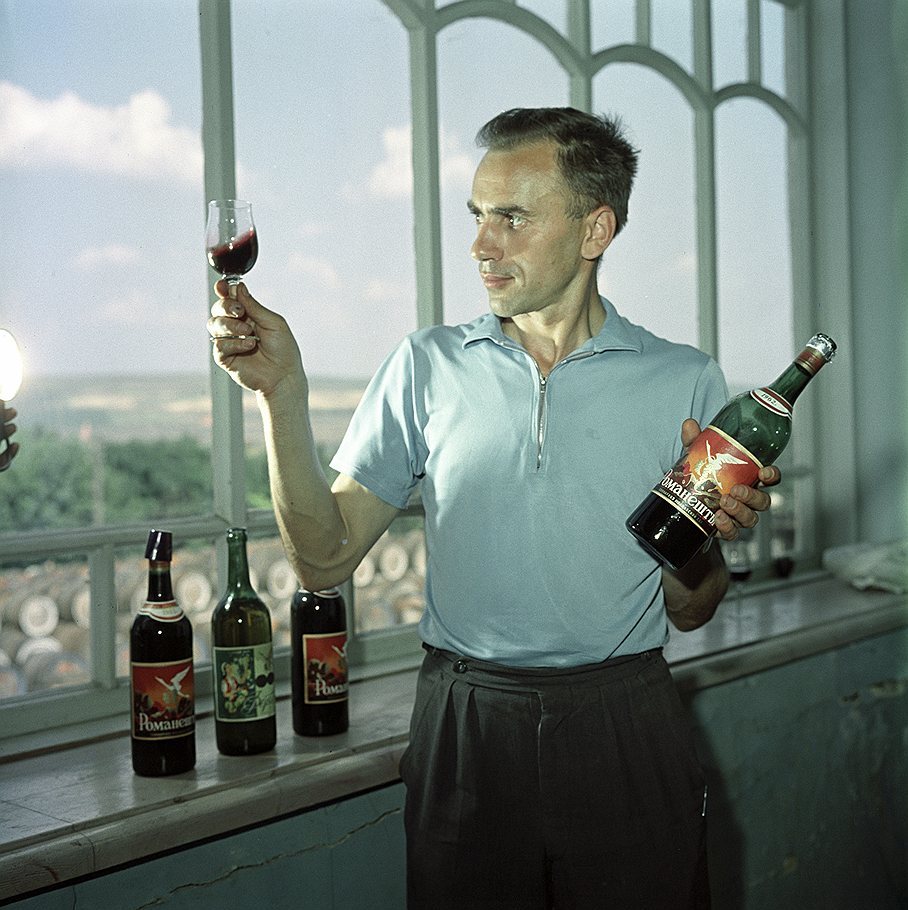 908x910, 147 Kb / вино, дегустация, технолог, молдавия