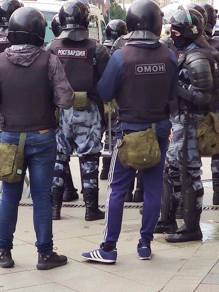 720x960, 187 Kb / омон, треники, маскировка, росгвардия