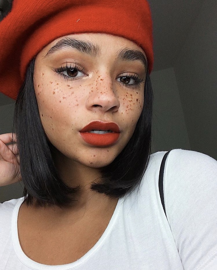 749x929, 226 Kb / берет, помада, красная, веснушки, брови