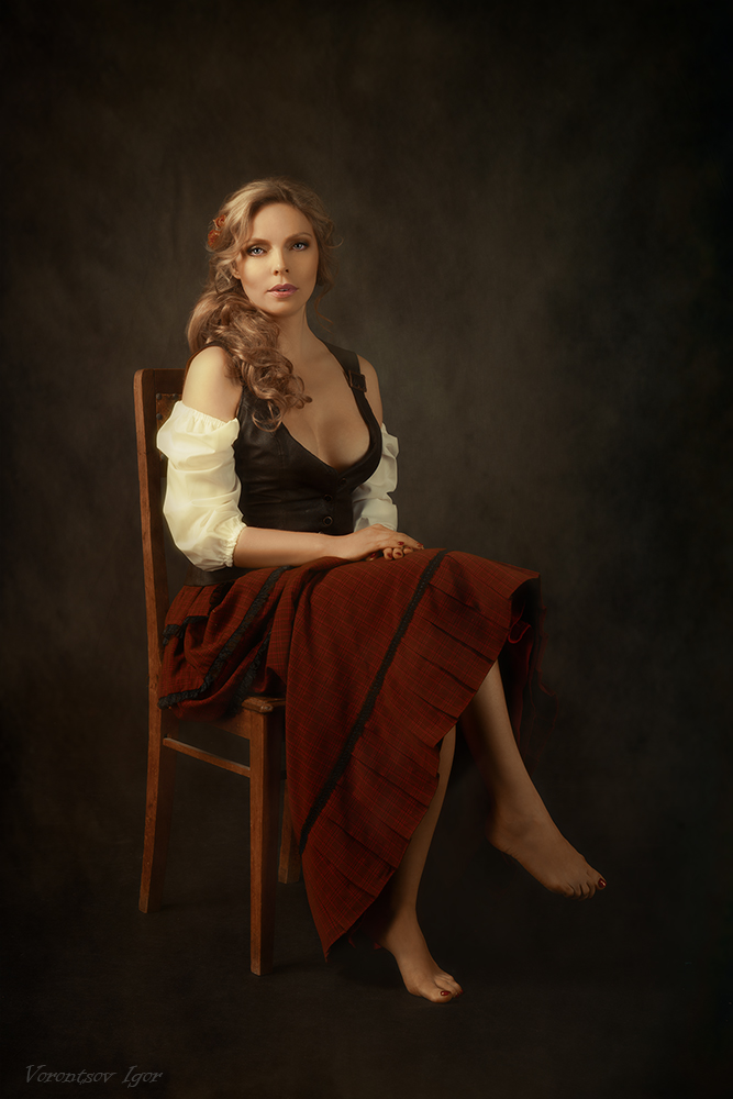 667x1000, 275 Kb / женщина, стул, юбка, топ