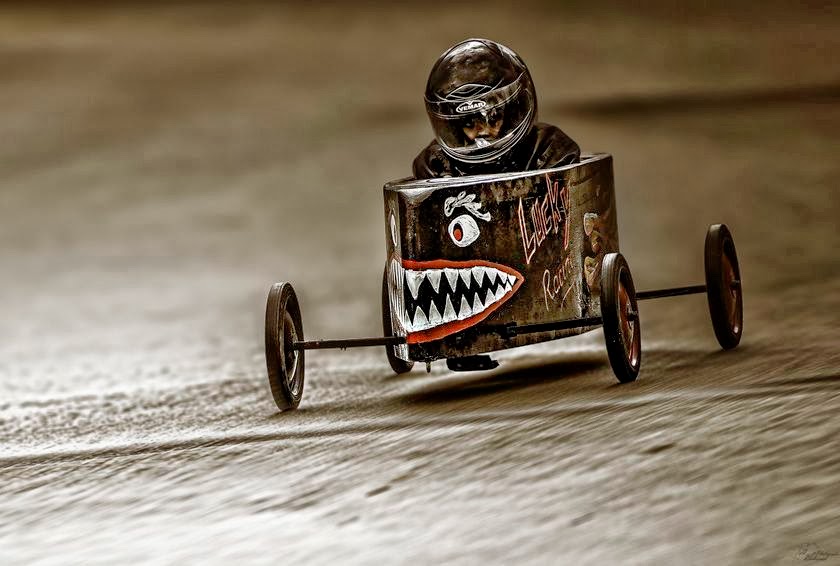 840x566, 76 Kb / гонка, картинг, шлем, автомобиль, пасть, зубы, акула, глаза, счастливчик, удачный