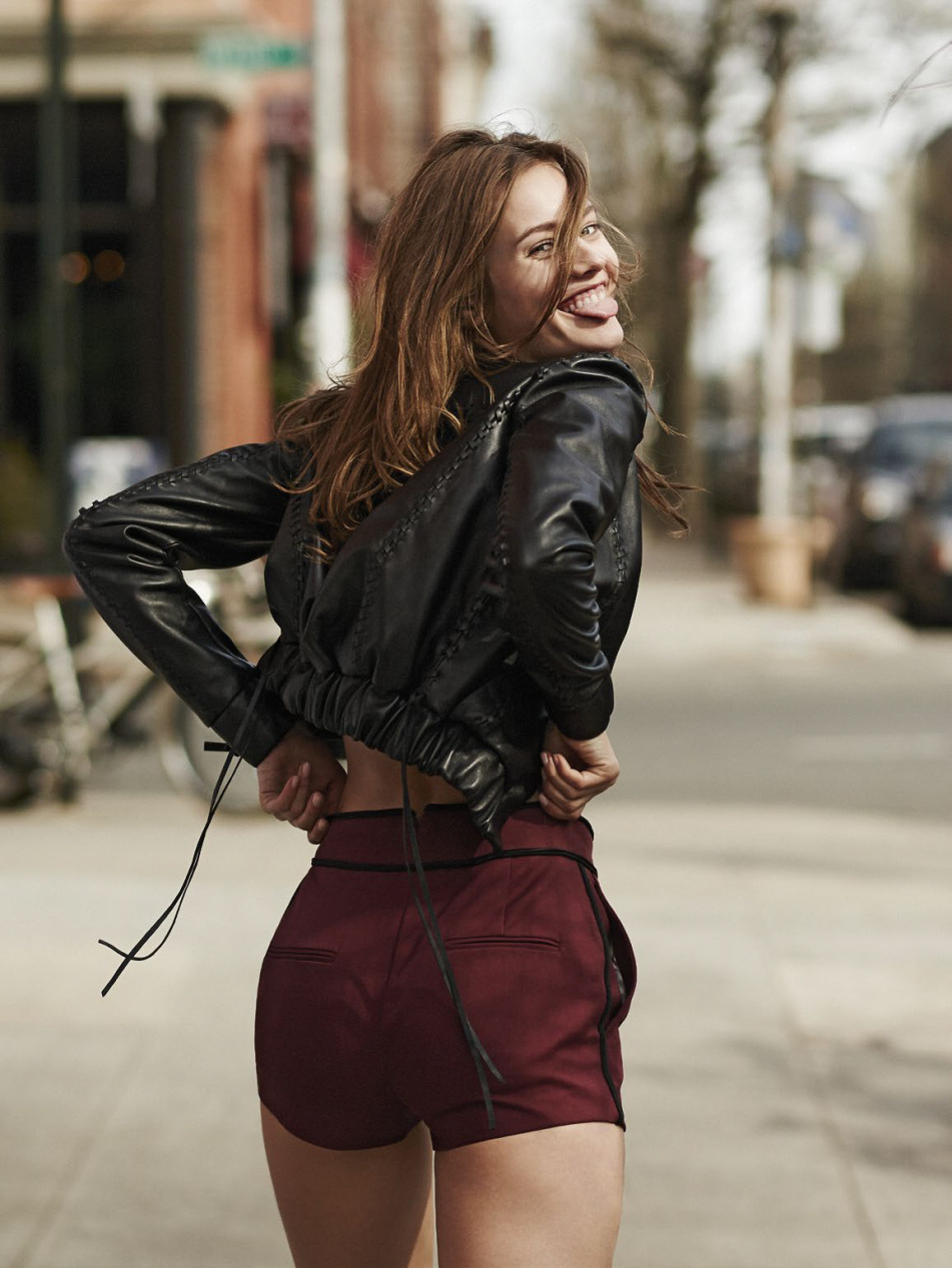 951x1267, 235 Kb / язык, шорты, кожанка