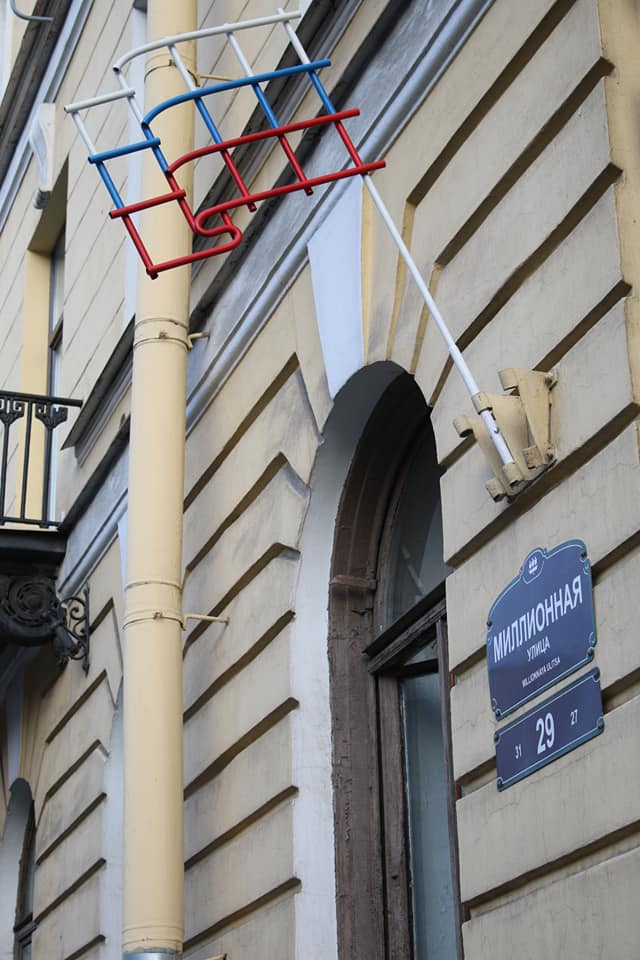 640x960, 69 Kb / флаг, триколор, решётка