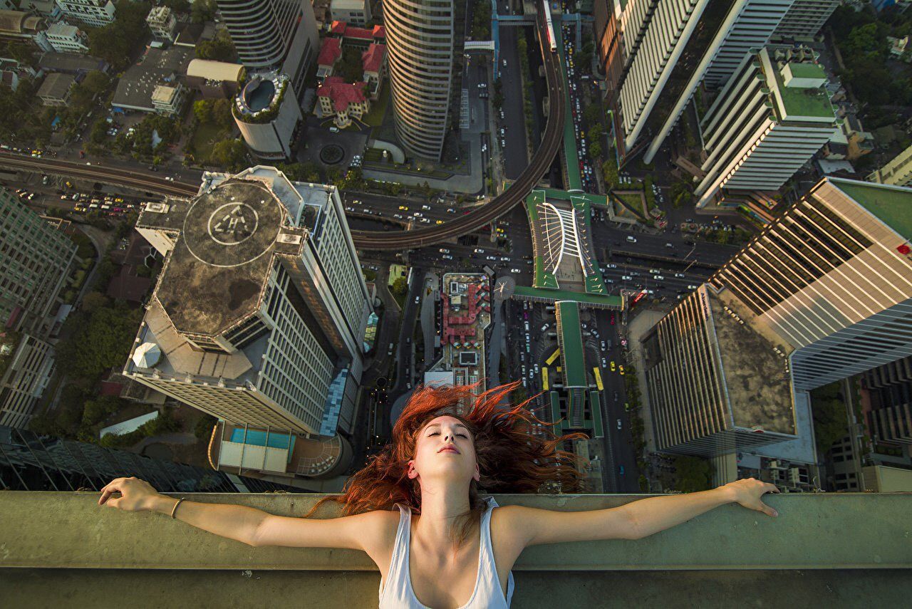 1280x855, 232 Kb / рыжая, высота, город, здания, крыша