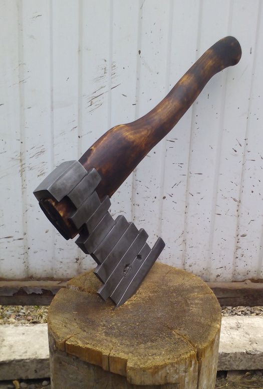 525x774, 66 Kb / топор