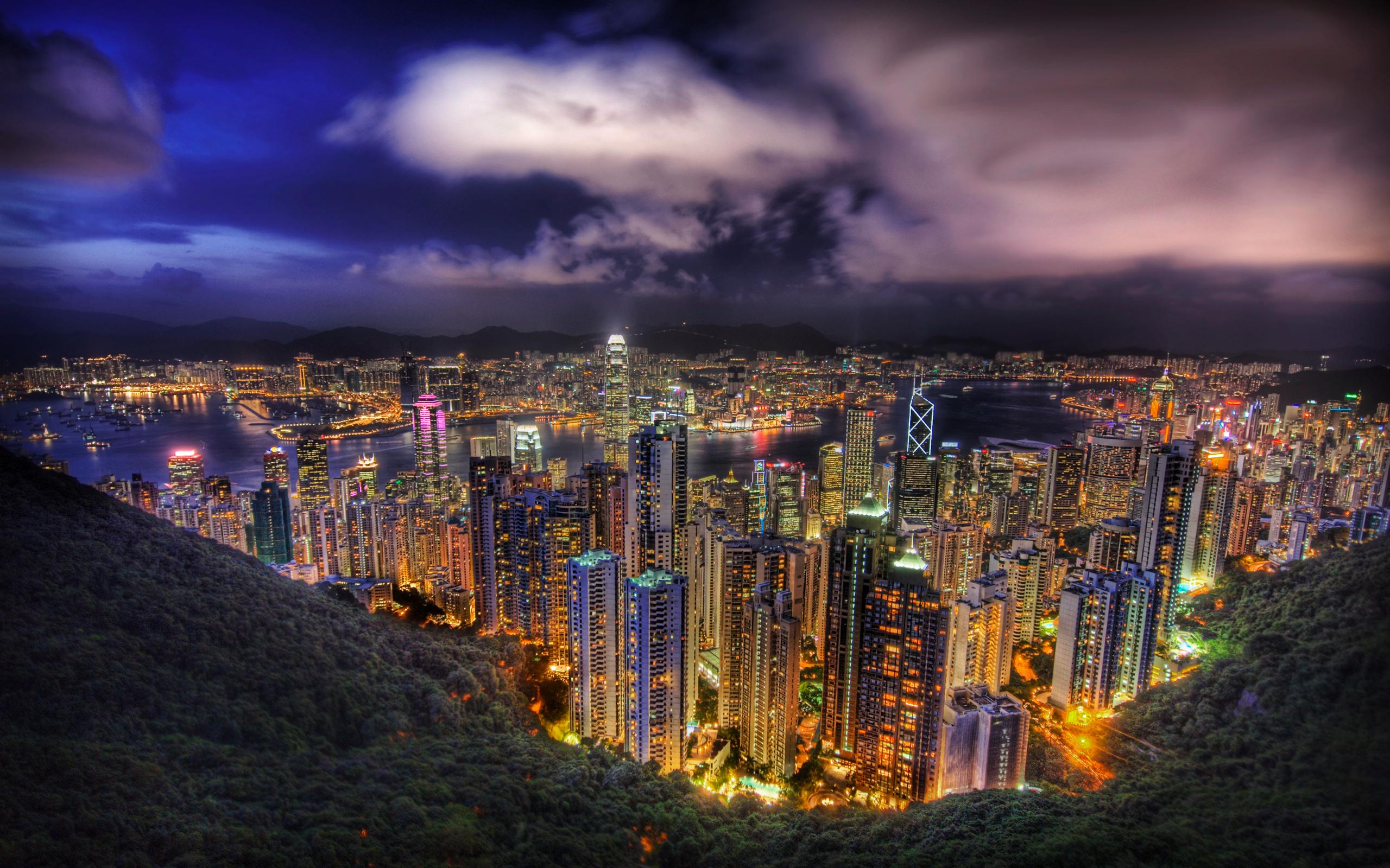 2560x1600, 547 Kb / город, огни, река, облака, ночь, небоскрёбы