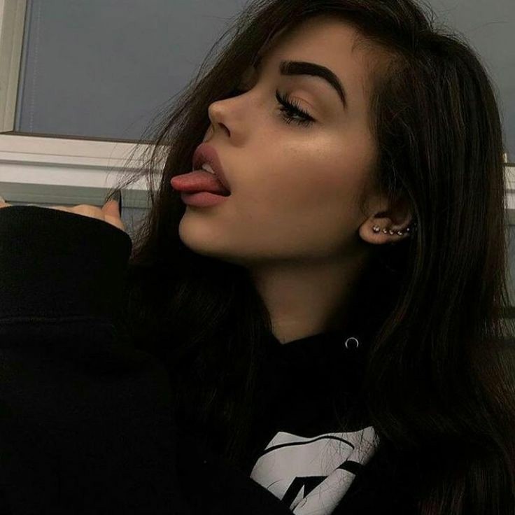 736x736, 54 Kb / Язык, пирсинг, девушка