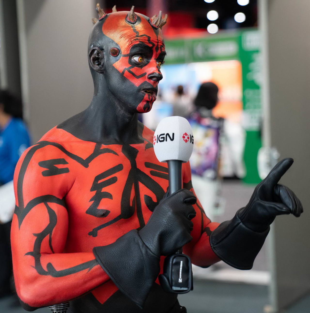 1280x1292, 152 Kb / дарт мол, косплей, бодиарт, микрофон, рога