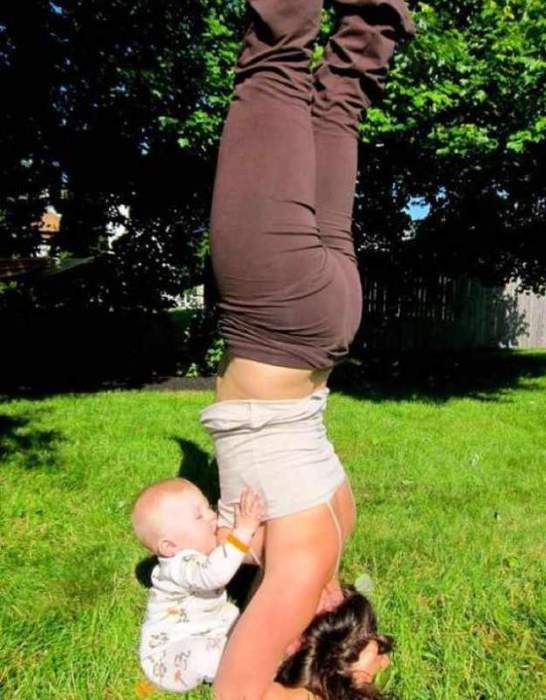 546x700, 54 Kb / ребёнок, мать, на голове, кормление, грудь