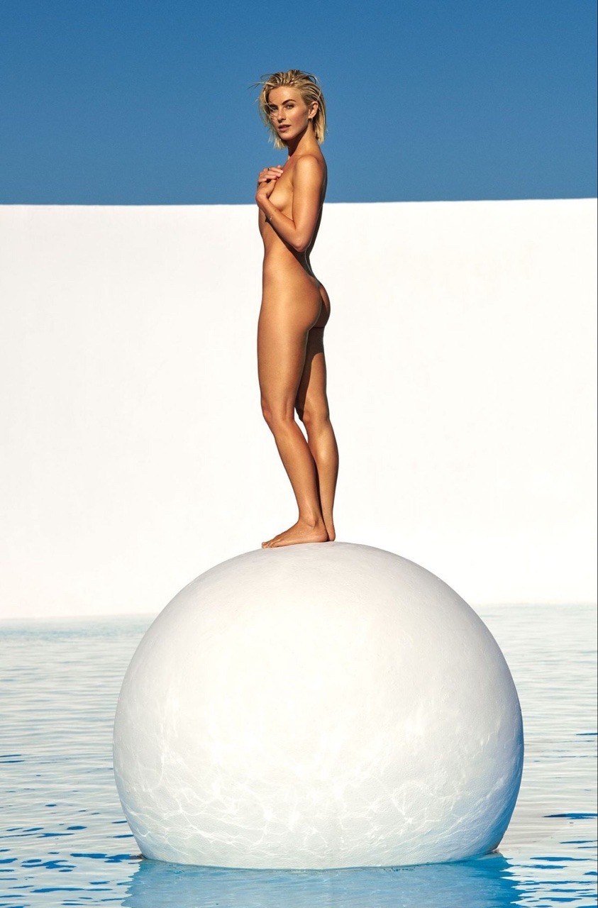 843x1280, 147 Kb / блондинка, шар, сфера, бассейн, голая, вода