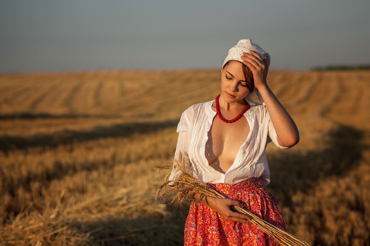 1280x853, 123 Kb / крестьянка, бусы, колос, поле, платок, юбка, ксюша егорова