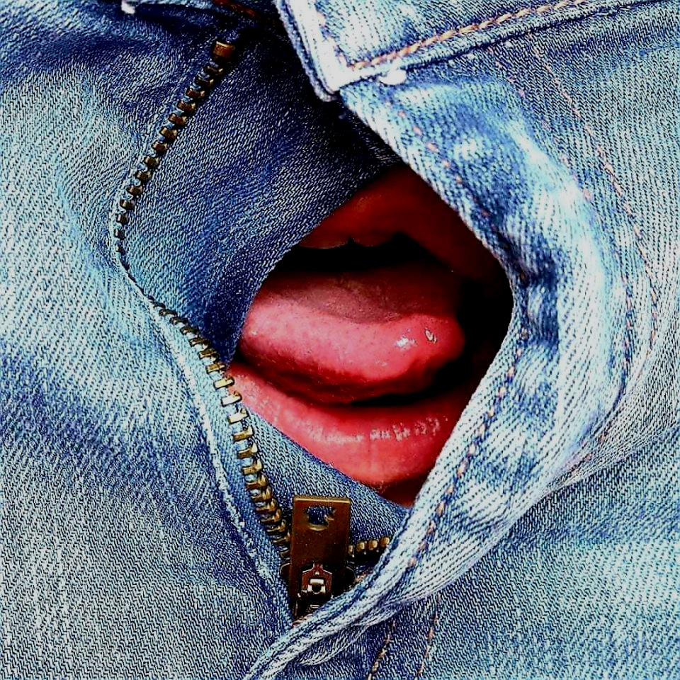 960x960, 494 Kb / джинсы, ширинка, рот, язык