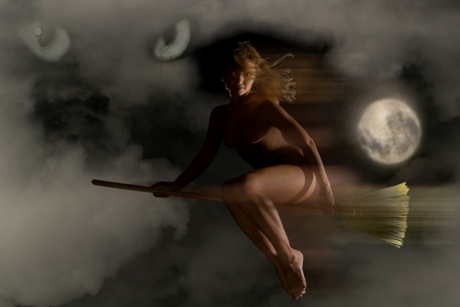 900x600, 58 Kb / метла, ведьма, голая, луна, метла