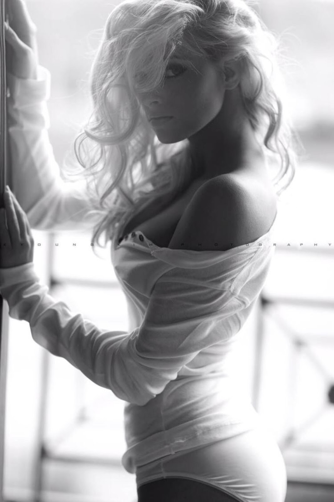 1066x1600, 113 Kb / ч/б, локоны, кудрявая