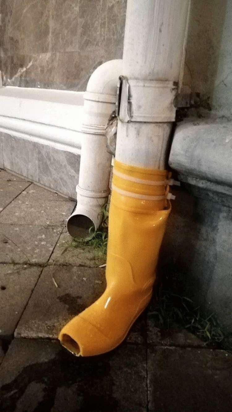 750x1332, 81 Kb / сапог, водосток, труба