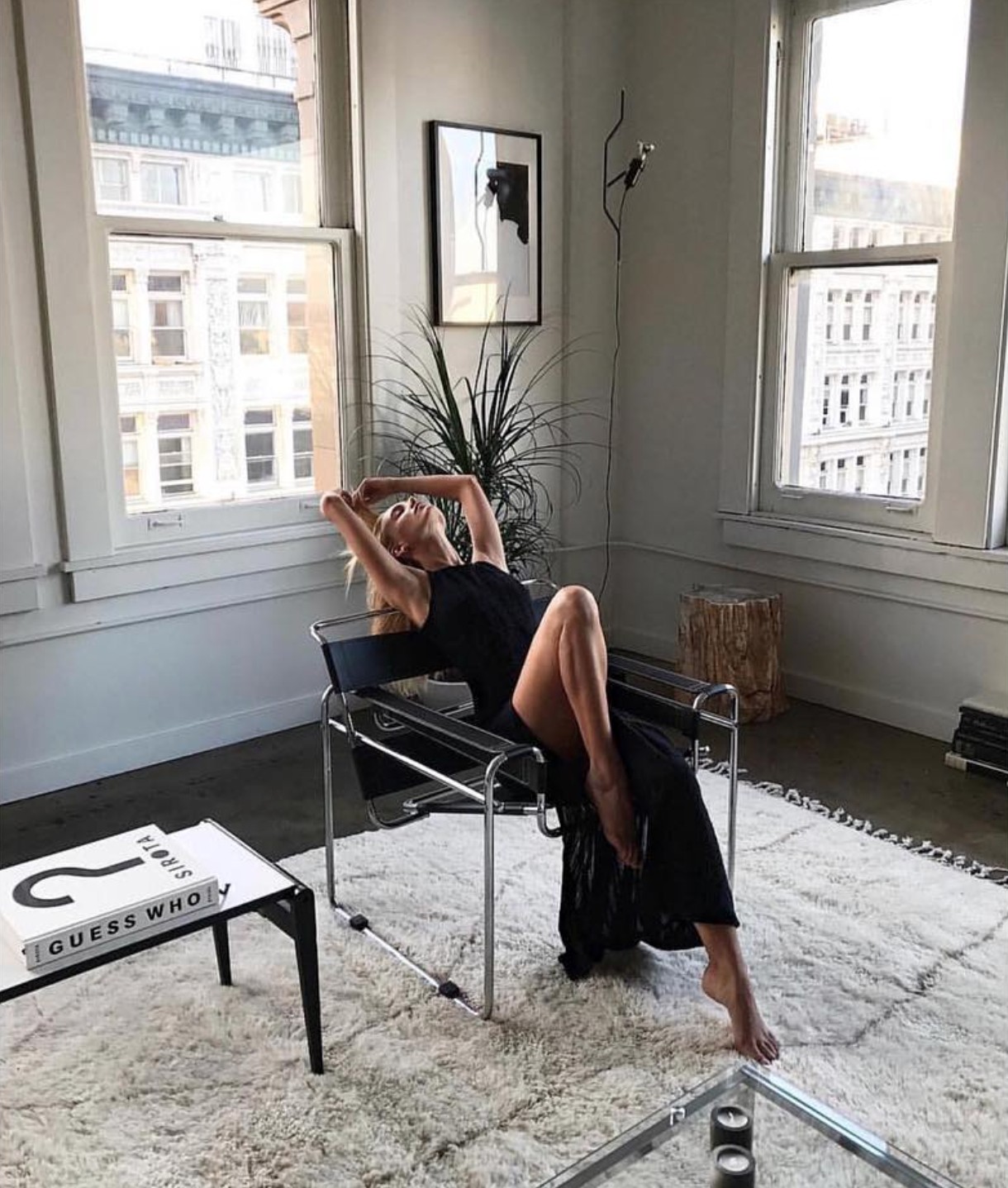 1220x1438, 319 Kb / ковёр, стул, кресло, окно, платье, ноги, блондинка, стол, черка, полено